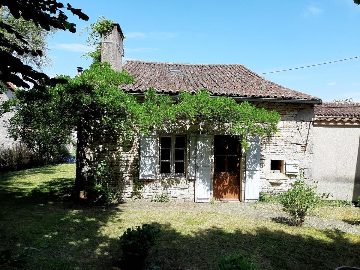 Wisteria Cottage Les Adjots Esterno foto