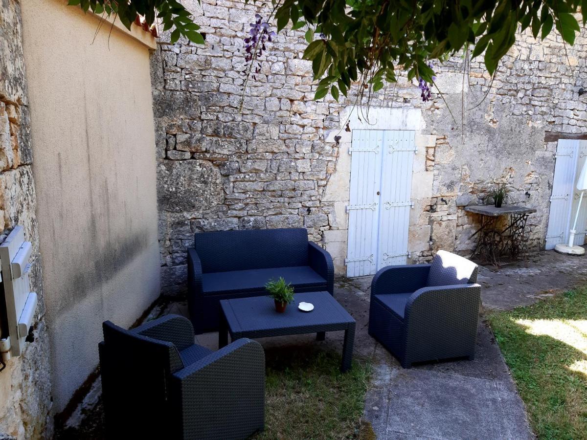 Wisteria Cottage Les Adjots Esterno foto